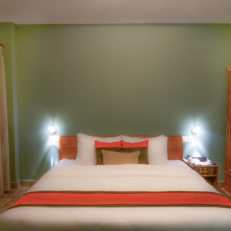Hotel Raniban Arcade Похара Екстериор снимка