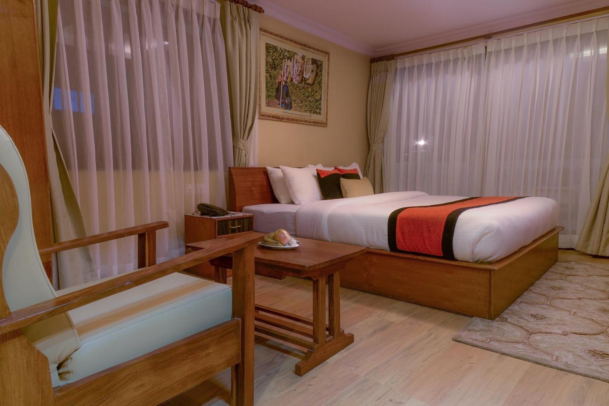Hotel Raniban Arcade Похара Екстериор снимка