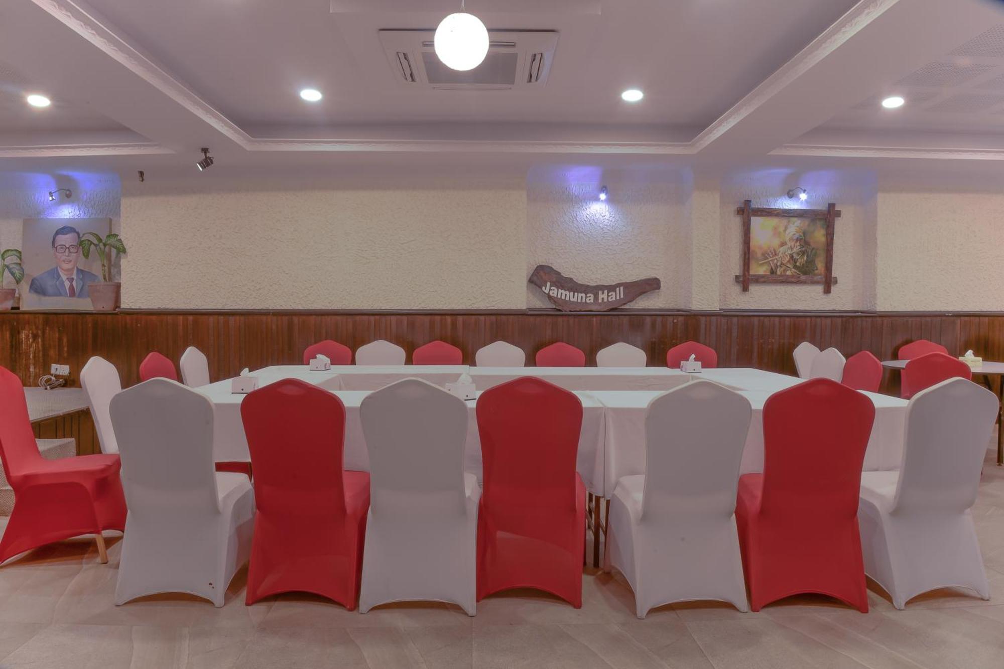 Hotel Raniban Arcade Похара Екстериор снимка