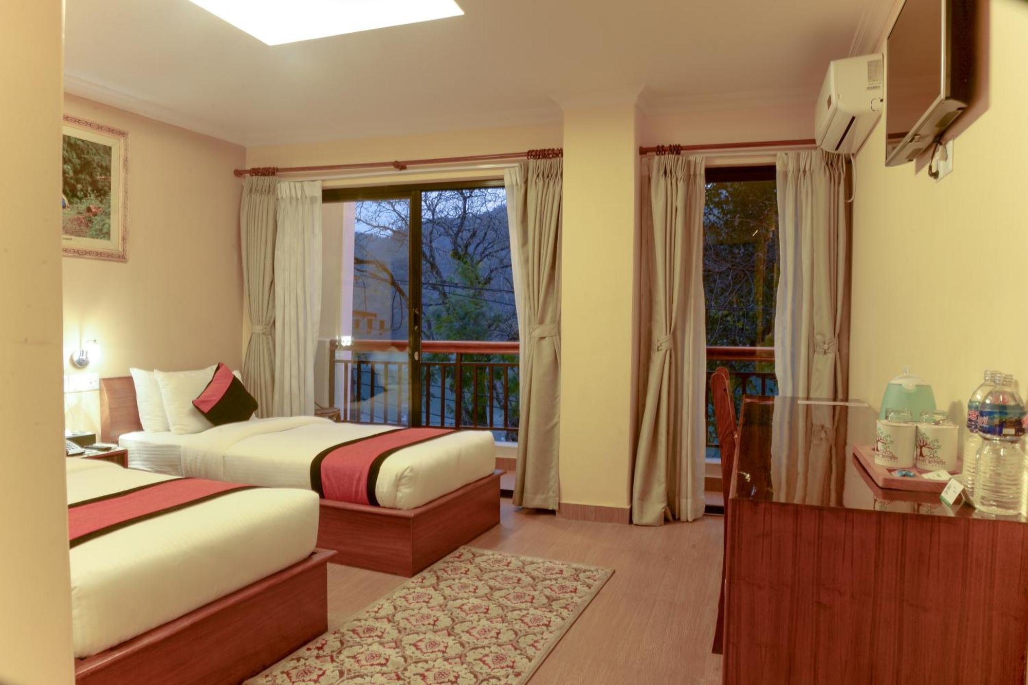Hotel Raniban Arcade Похара Екстериор снимка