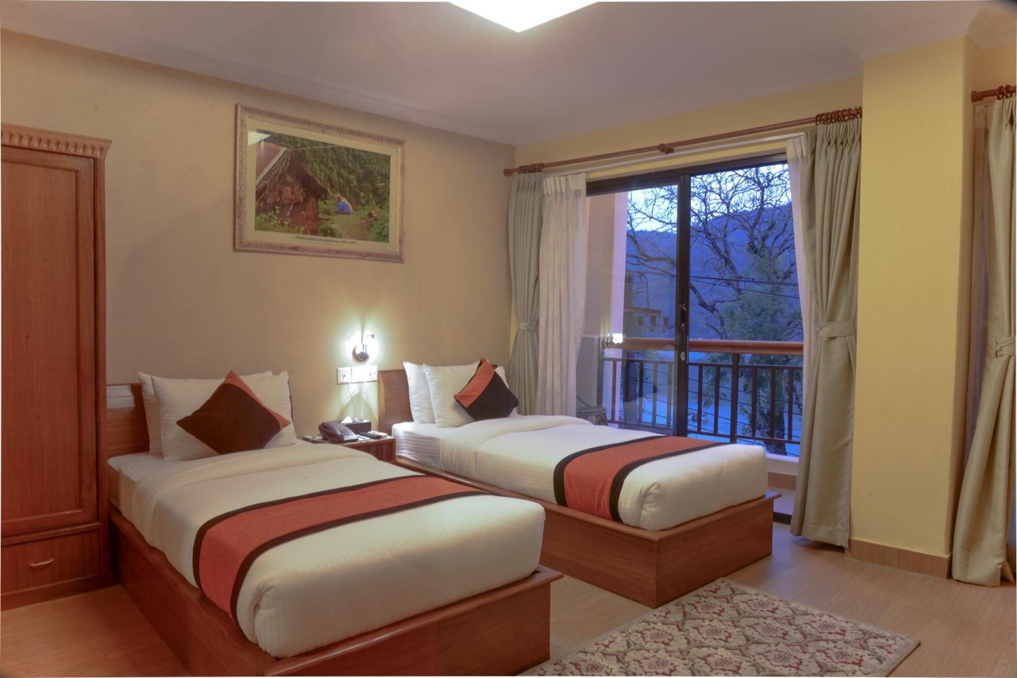 Hotel Raniban Arcade Похара Екстериор снимка