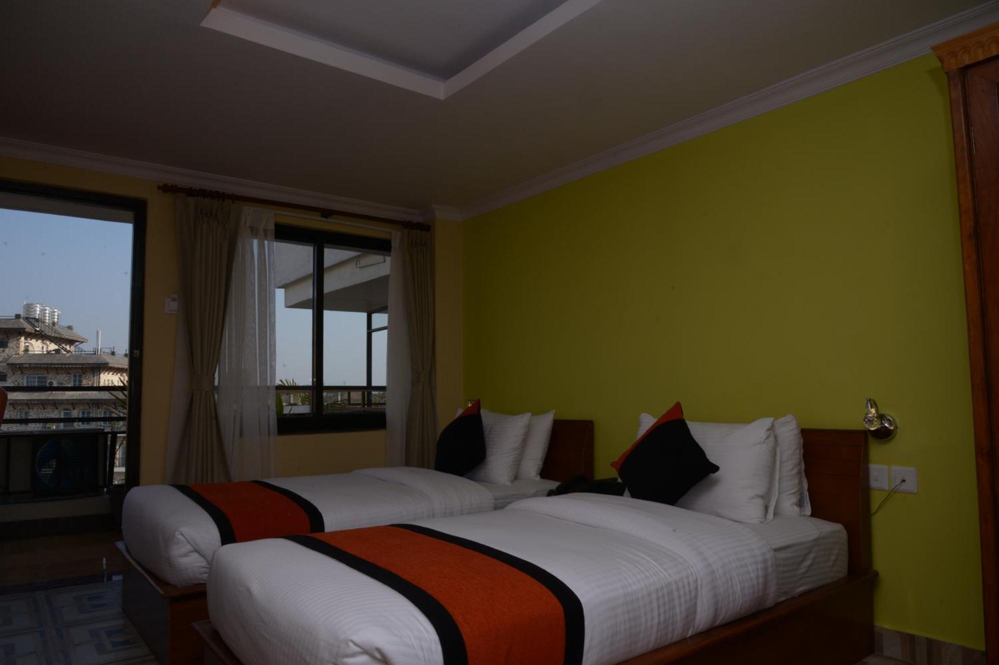 Hotel Raniban Arcade Похара Екстериор снимка