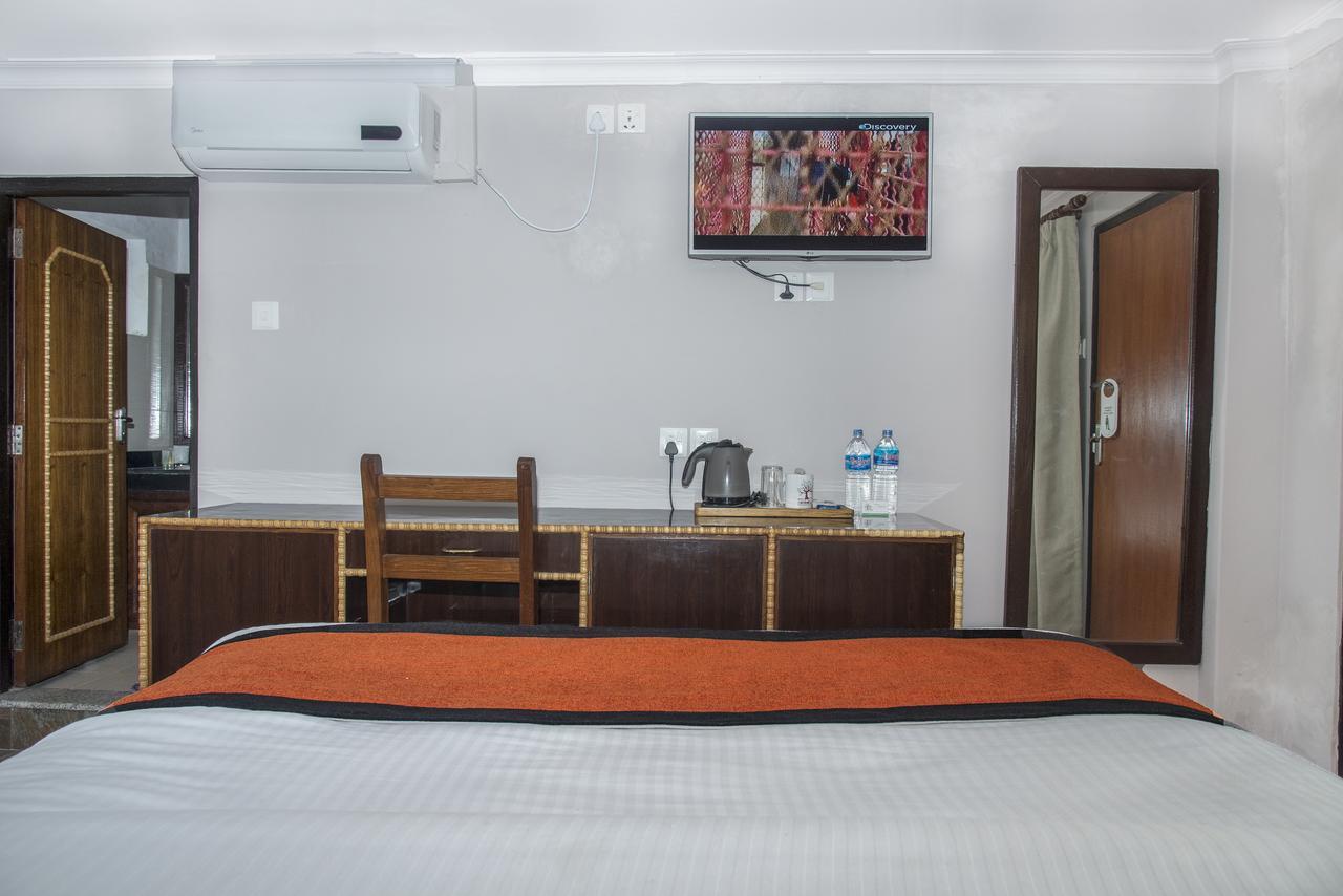 Hotel Raniban Arcade Похара Екстериор снимка