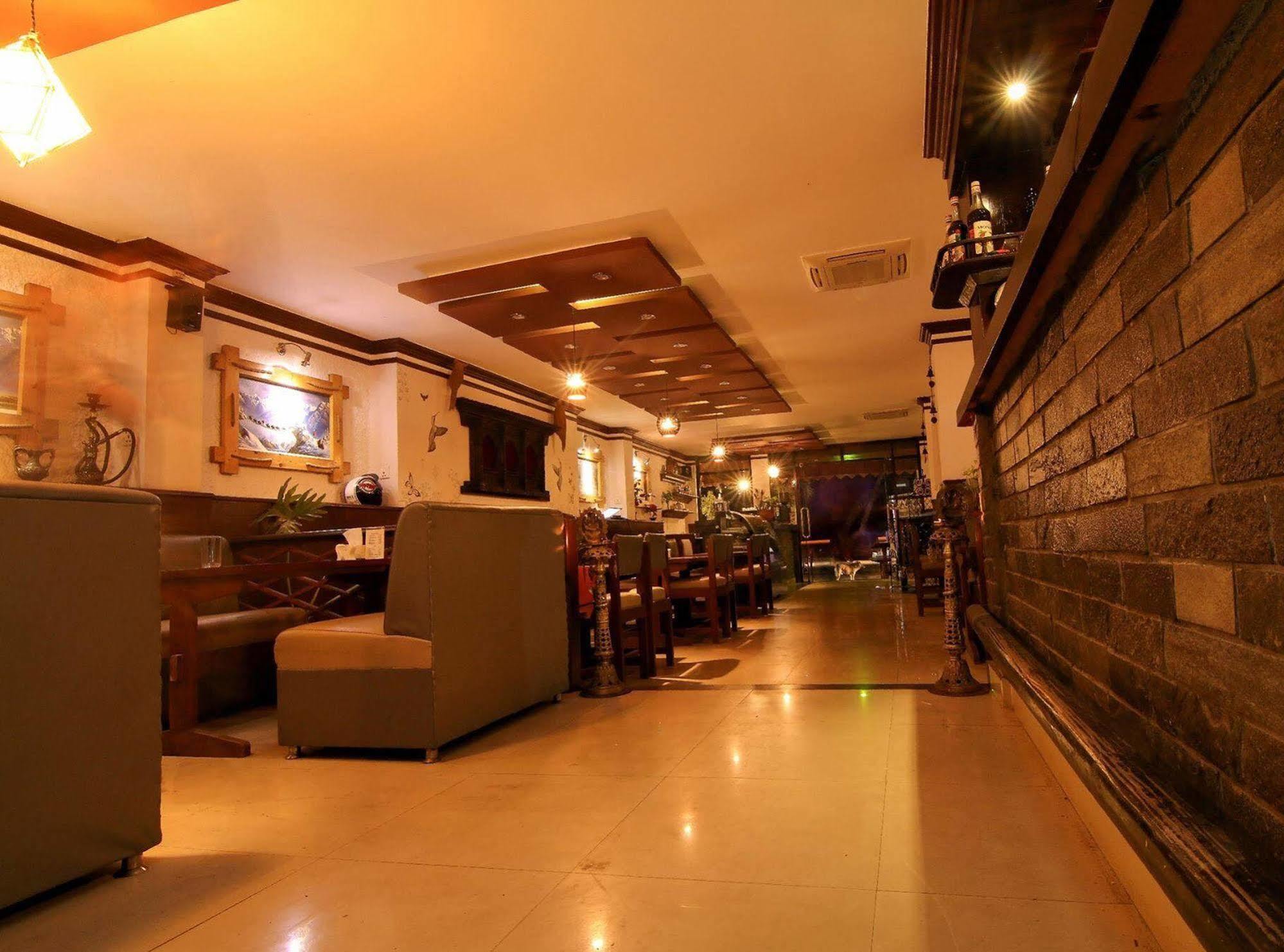 Hotel Raniban Arcade Похара Екстериор снимка