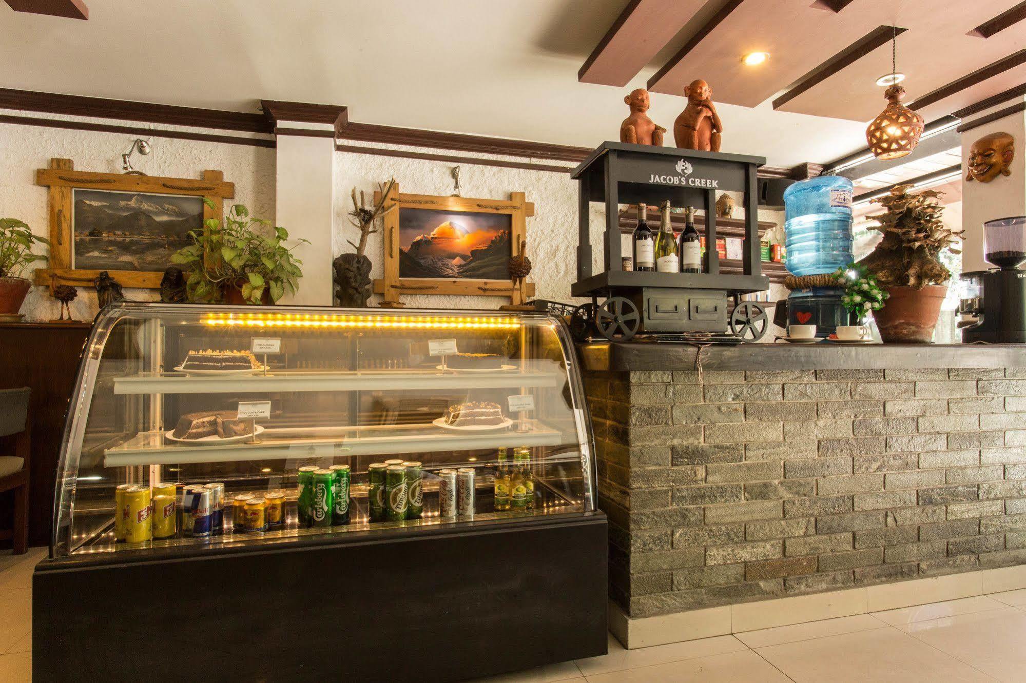 Hotel Raniban Arcade Похара Екстериор снимка