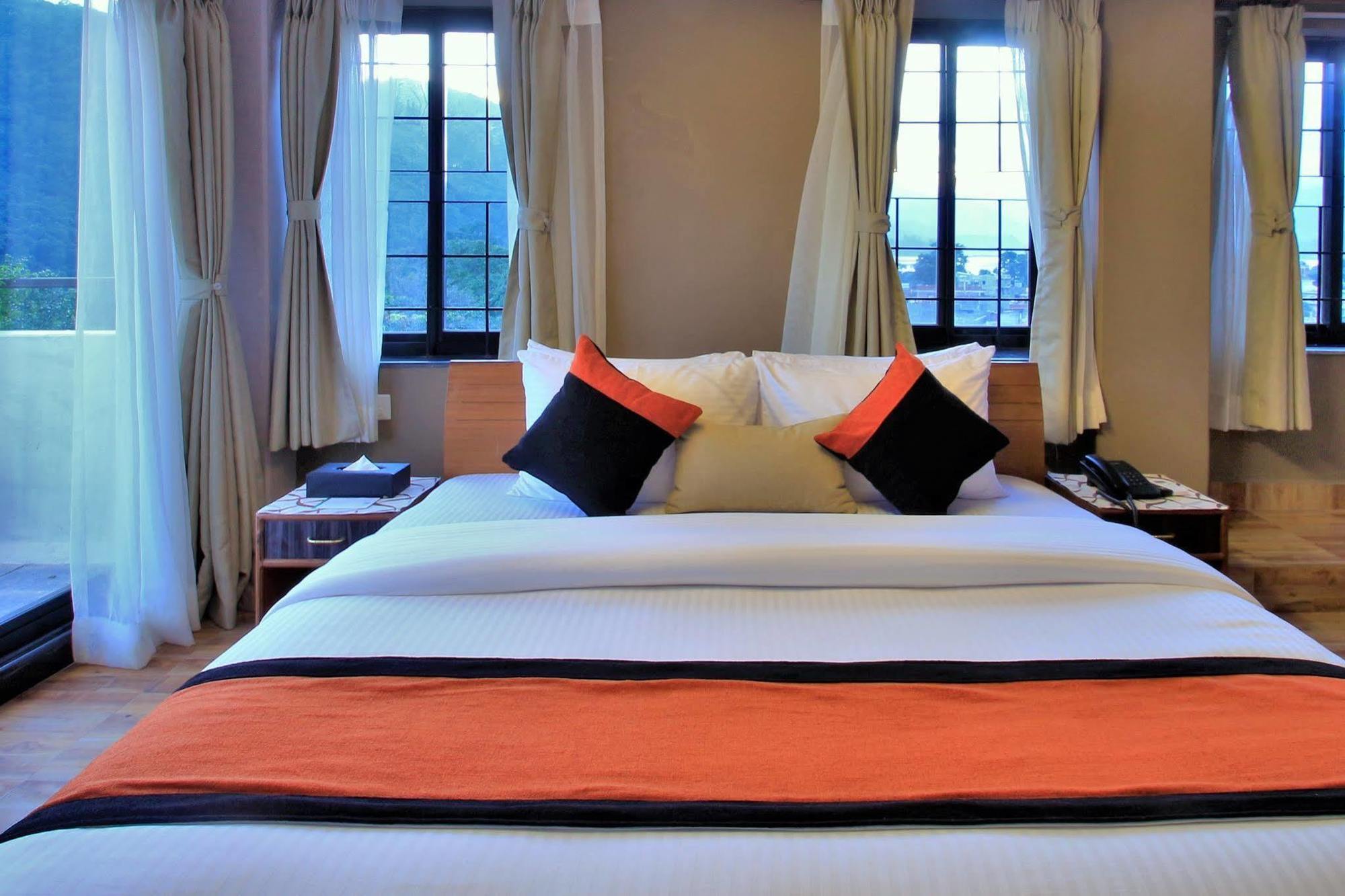 Hotel Raniban Arcade Похара Екстериор снимка
