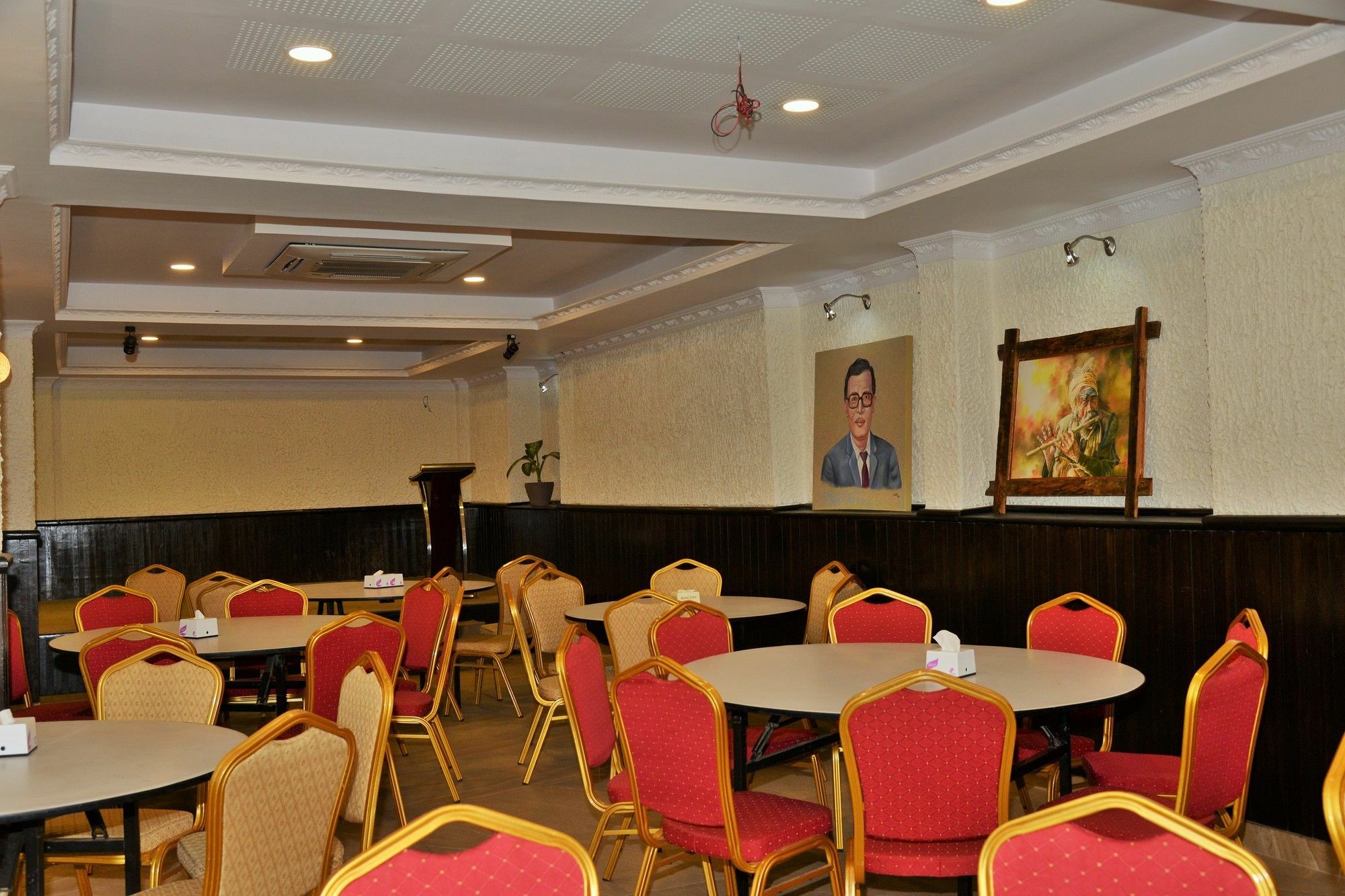 Hotel Raniban Arcade Похара Екстериор снимка